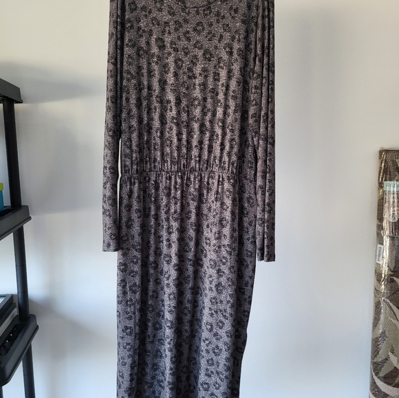 Old Navy super soft midi dress - Picture 2 of 3